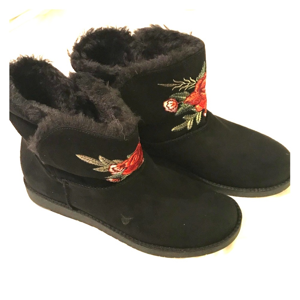 NIB  winter boots - sz 8.5 but fits like a 9